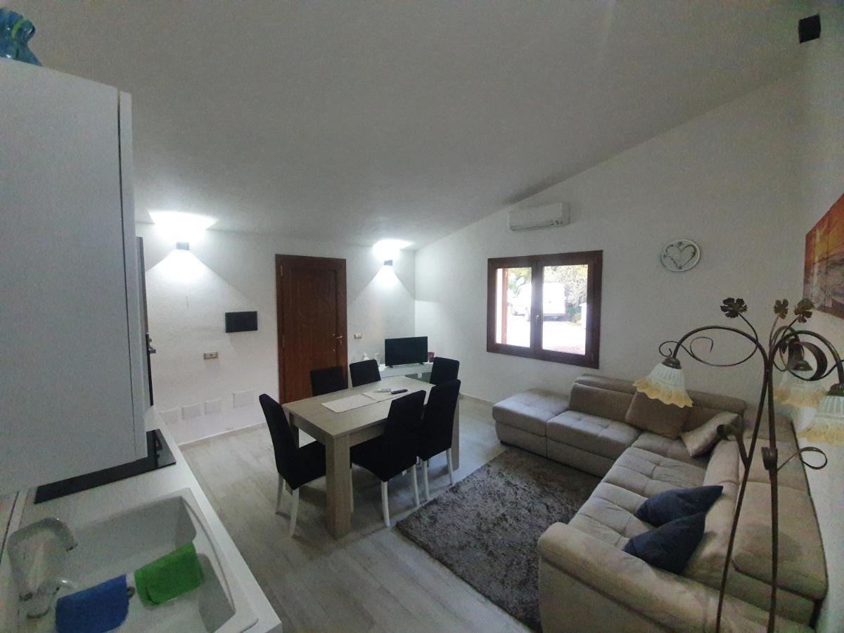 Appartamento Stangoni Badesi Buitenkant foto